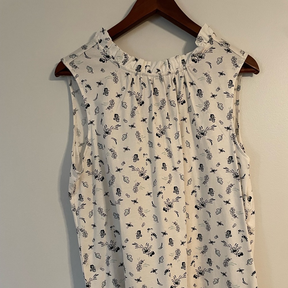 Sleeveless Ann Taylor printed top
